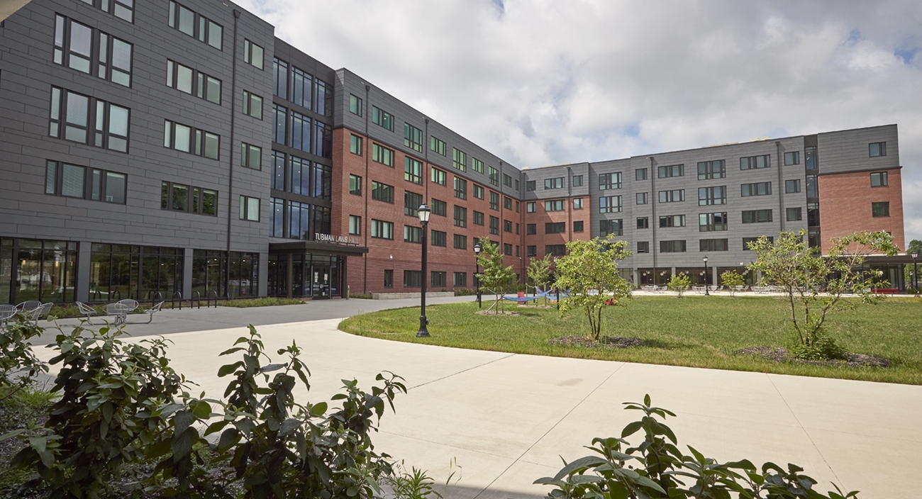DelaStateUniv_1475-1300x704.jpg